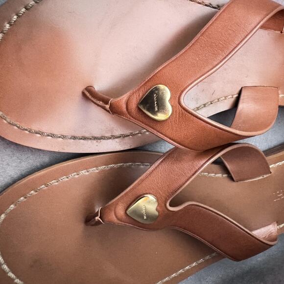 Coach Sandals Womens Size 7.5 Tan Brown Leather Thong Flip Flop Heart Logo - Picture 6 of 11